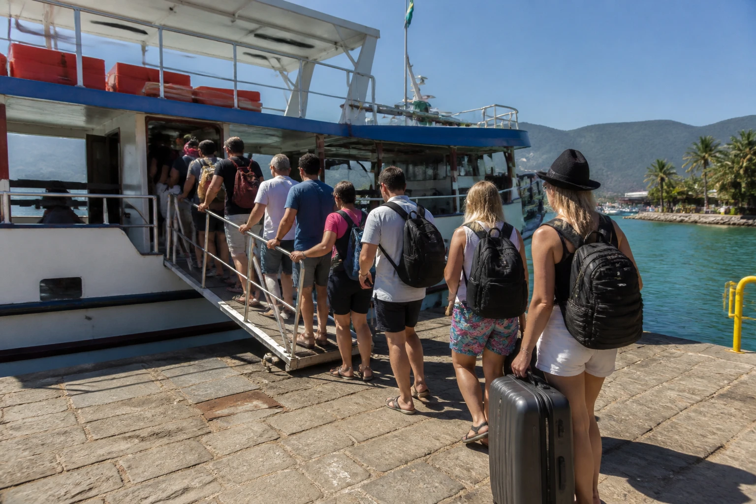 Travelers boarding a boat for Ilha Grande
